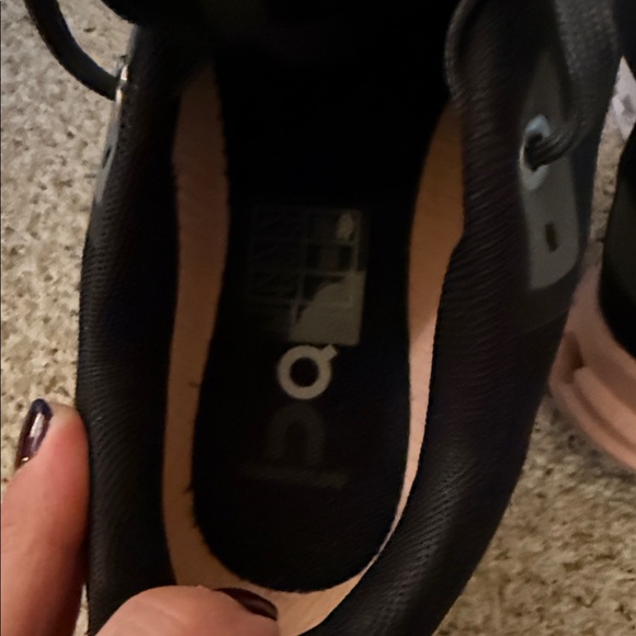 On Running CloudFlow Women's Black and Peach Athletic Shoes - Picture 6 of 9